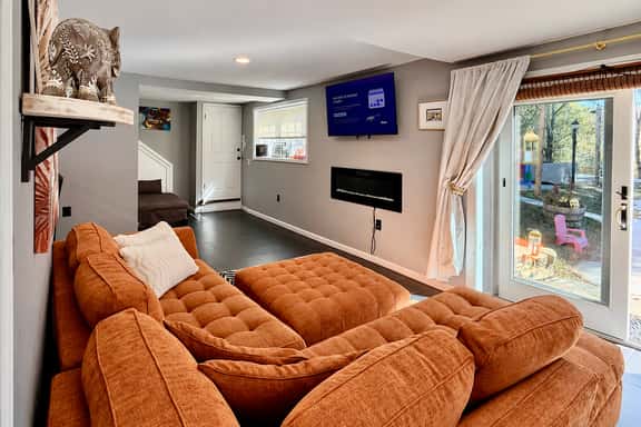 Maxine Manor wine suite · Maxine Manor | Private Pool & Elevated - Image 1