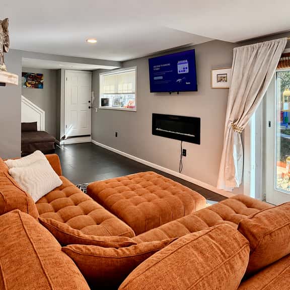 Maxine Manor wine suite · Maxine Manor | Private Pool & Elevated - Image 1